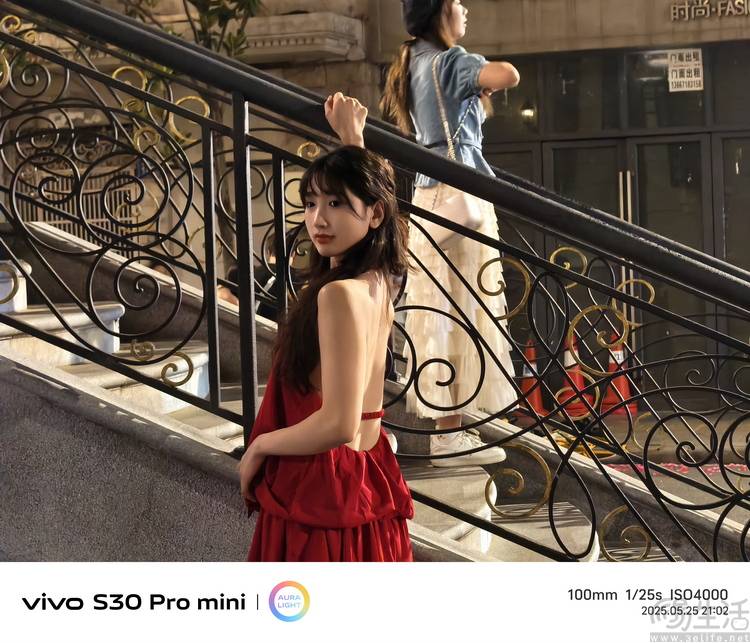 0系列首发评测：多彩、好玩还特别能打pg电子试玩网站免费vivo S3(图2)